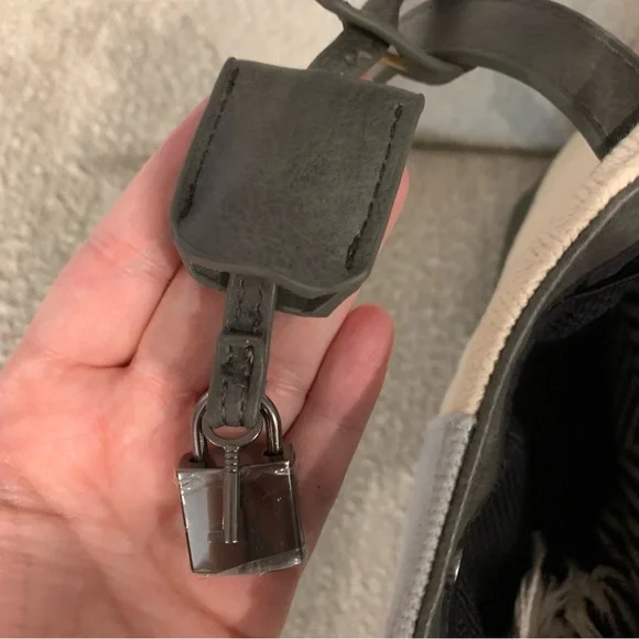 Fabletics The Canal Day Tote Duffle Travel Bag - Picture 8 of 13